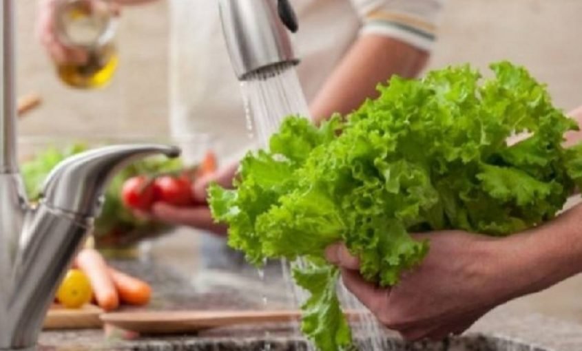Ποιες τροφές πρέπει να πλένετε πάντα και ποιες να μην πλένετε ποτέ..ένας χρήσιμος οδηγός!